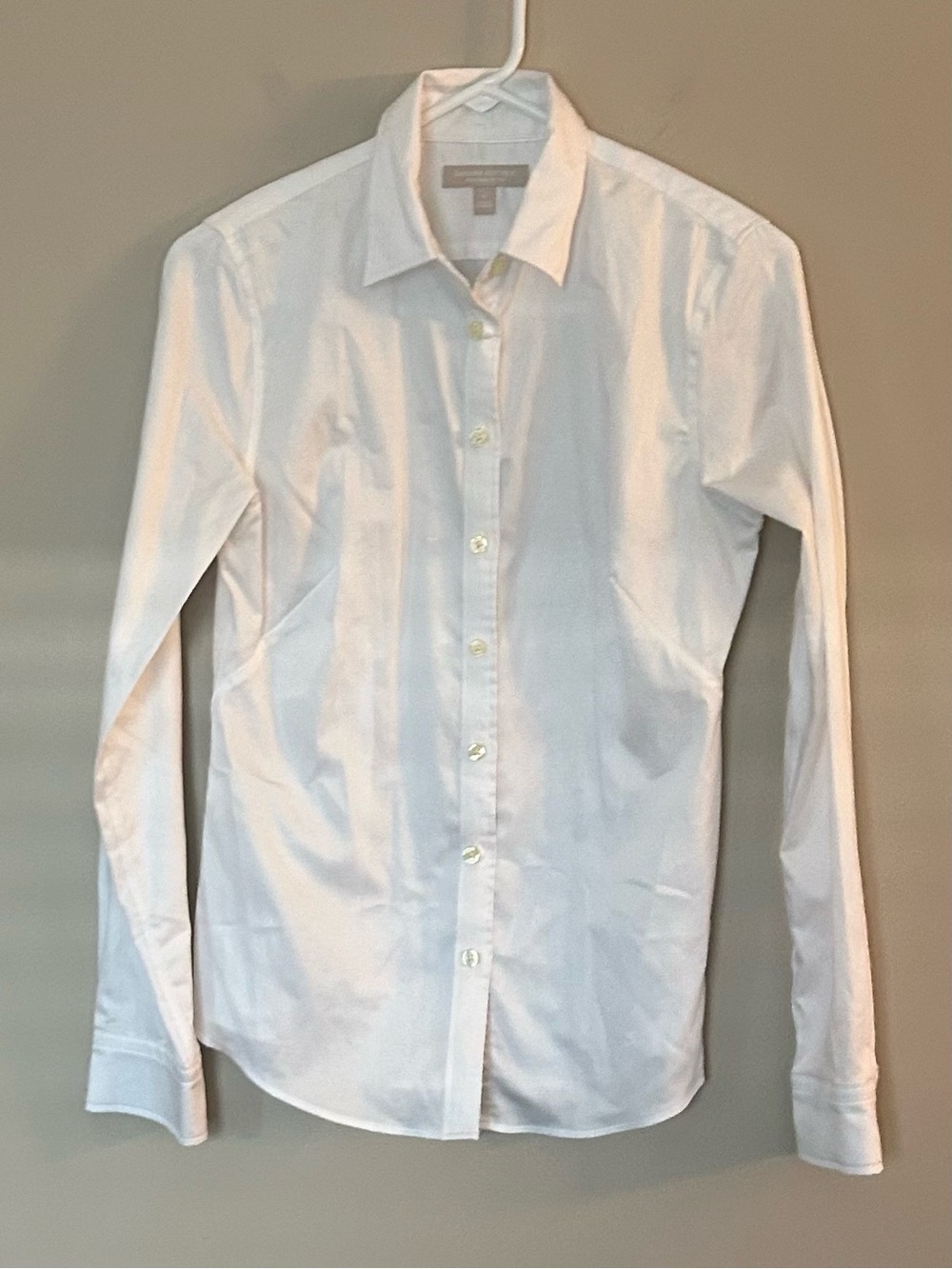 Banana Republic Size 6 No iron White Button Down